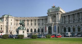 1024px-Wien_Hofburg_Neue_Burg_Heldenplatz